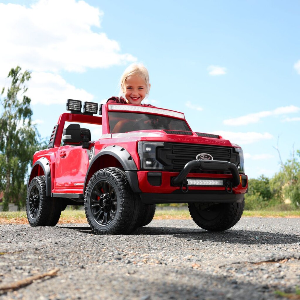 it allows safe and fun driving for children from 3 to 8 years old. It also features a light ramp and MP3 radio for an even greater experience.