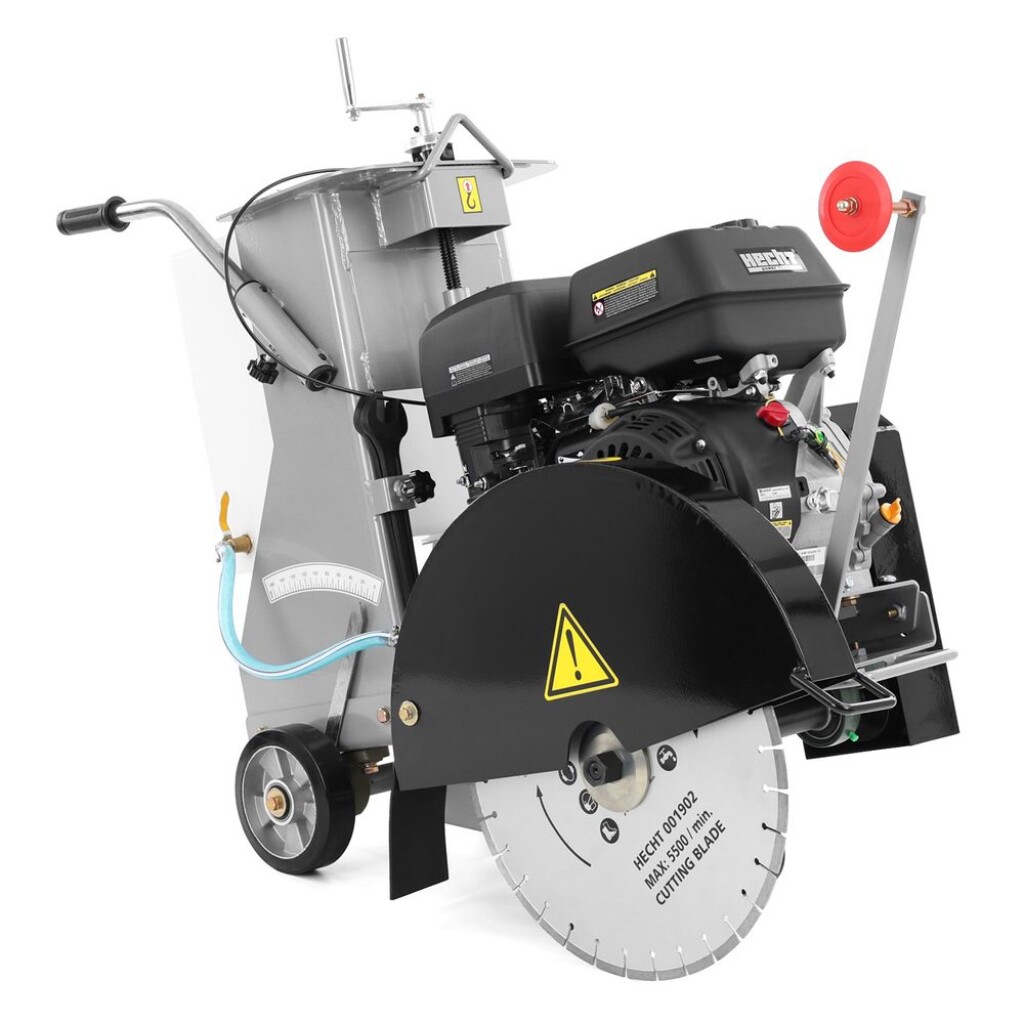 389 cm3. Blade diameter 450 mm / 18". Water cooling. Weight 113 kg.