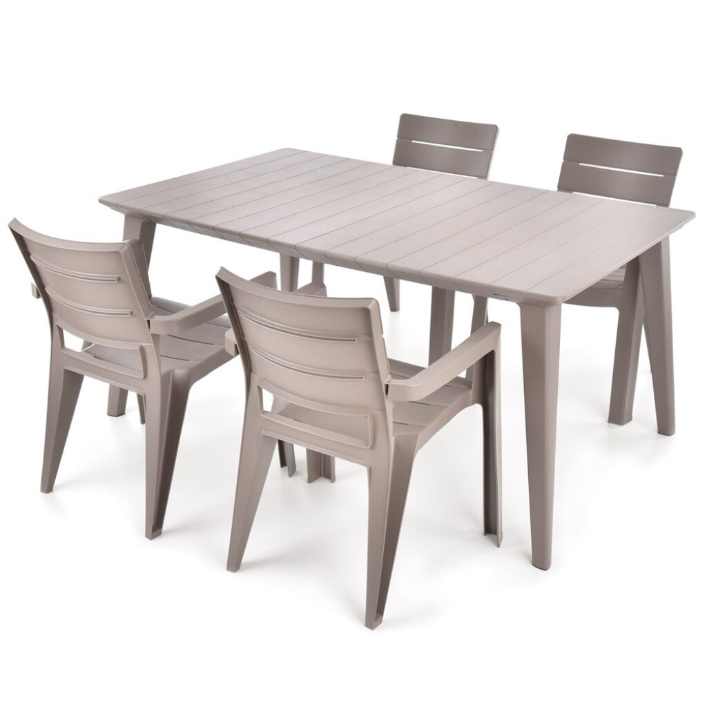 A very practical set of garden furniture consisting of four chairs and one table. A very practical set of garden furniture consisting of four chairs and one table.