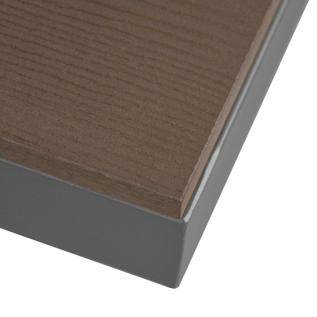 chairs and armrests is made of highly durable polywood.