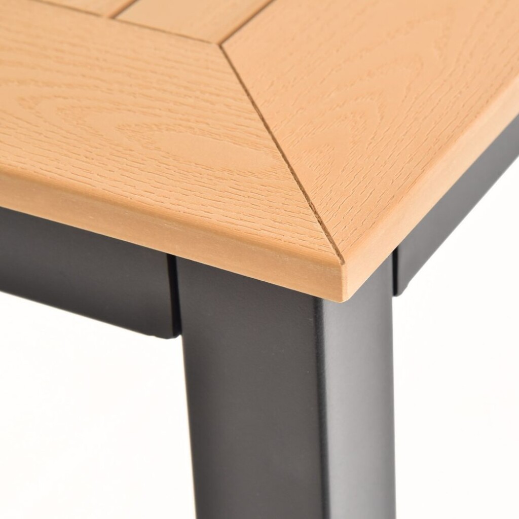 chairs and armrests made of highly resistant polypropylene. Suitable for exteriors and interiors. Suitable for wet environments. W 120 x D 80 x H 73 cm.