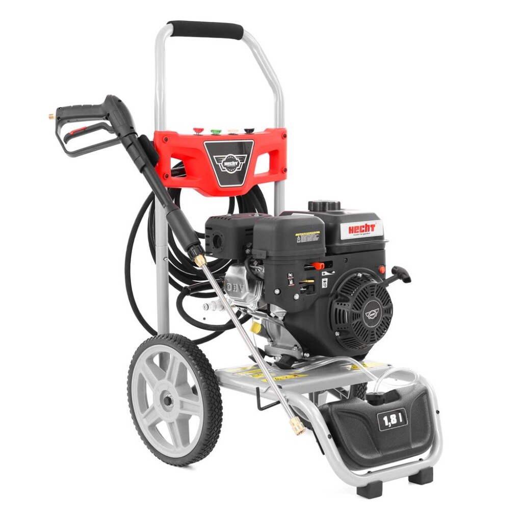 Gasoline high-pressure washer HECHT 3231 with max pressure up to 250 bar and flow rate of 600 l/h. Professional performance without electricity connection – ideal for demanding outdoor use.