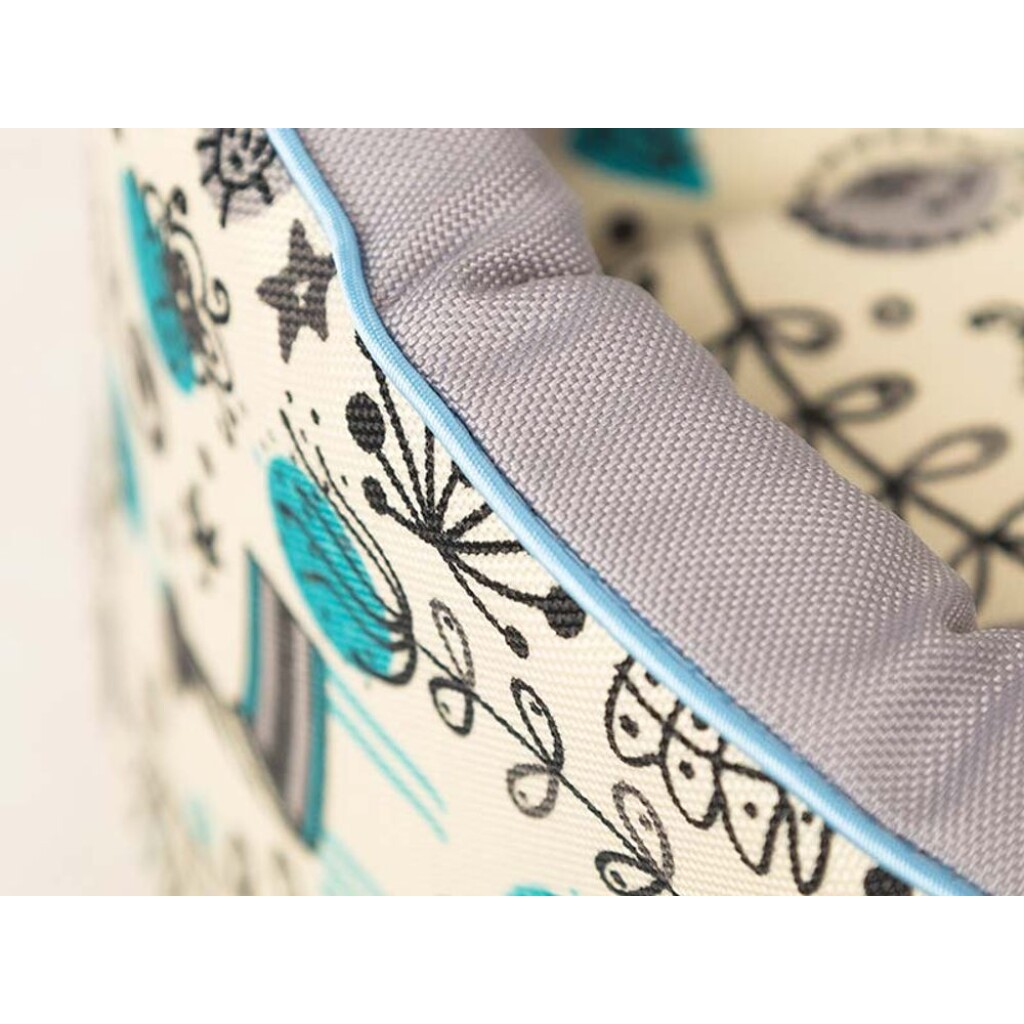 size 44 x 38 cm. Material composition: inner fabric: 100% PES