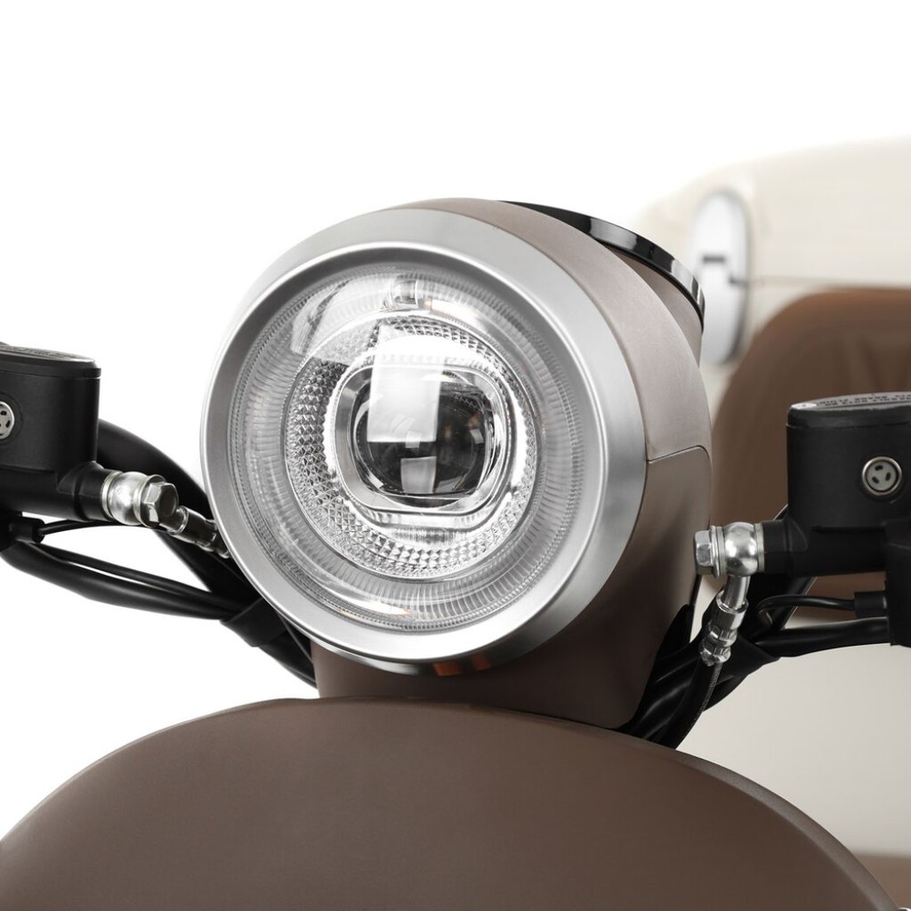 60 V / 20 Ah battery. Max speed 25 km/h