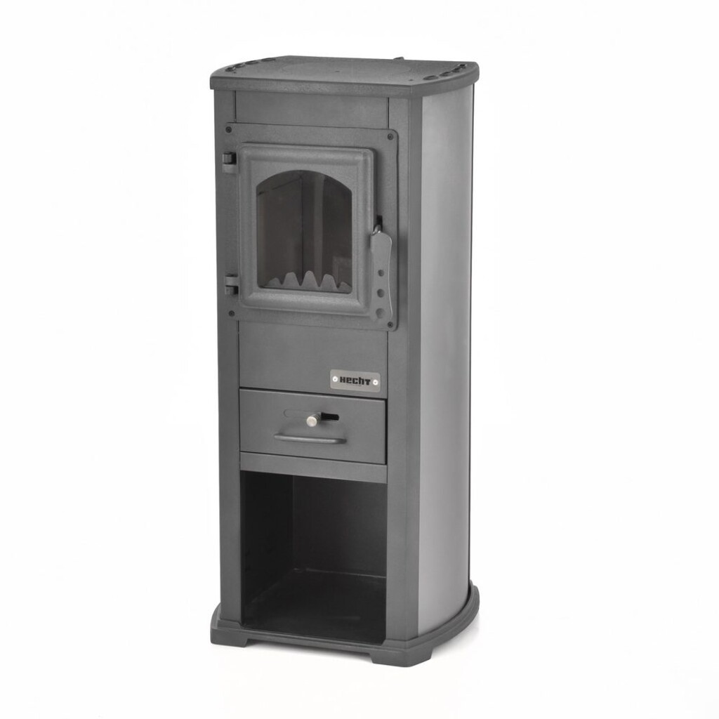 Steel stove with glass door. Power 5 - 7 kW. Fireclay lined fireplace