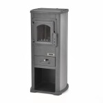 <p>Steel stove with glass door. Power 5 - 7 kW. Fireclay lined fireplace