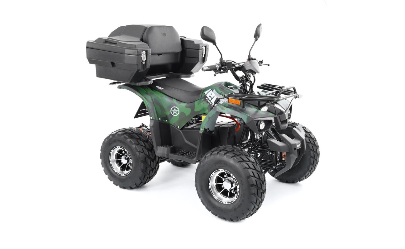 Battery-powered quad bike homologated for use on public roads. 1200 W motor. Dimensions (L x W x H): 160 x 104 x 121 cm.