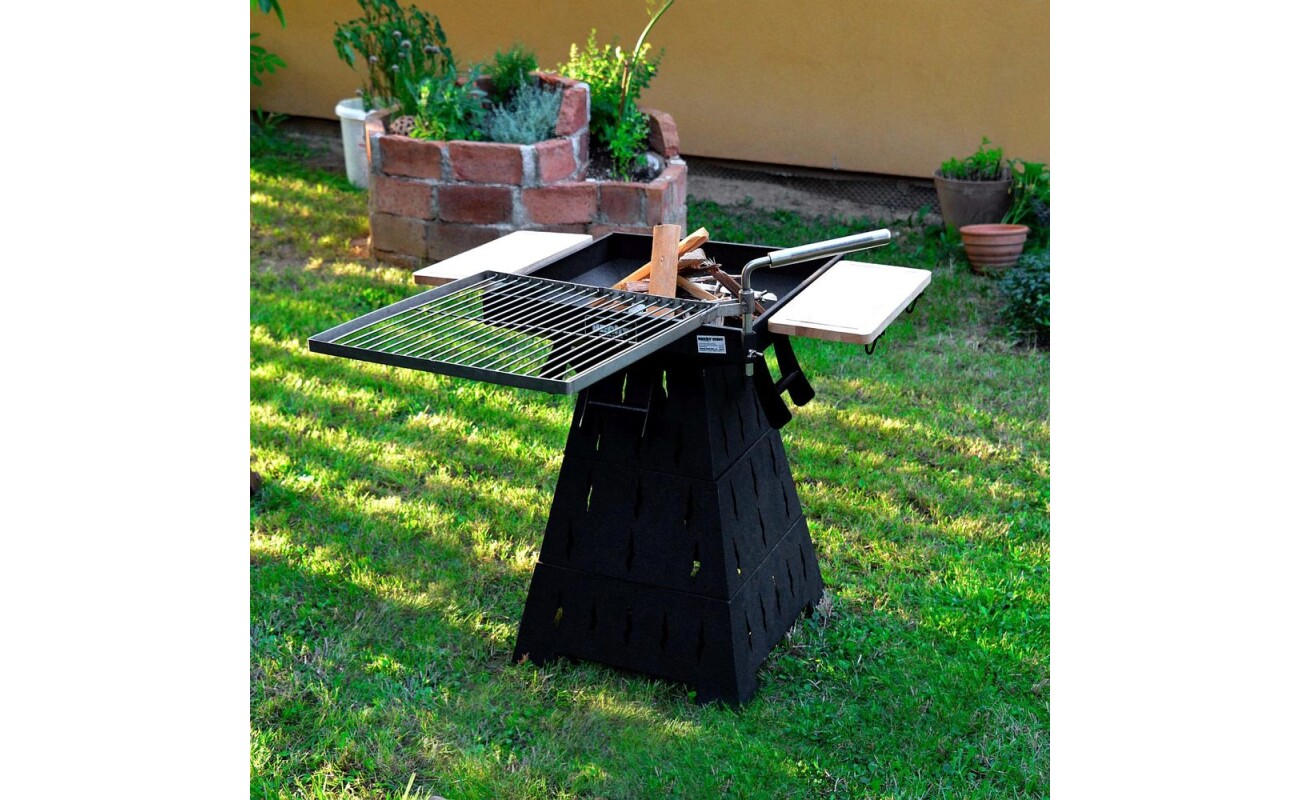 2 mm. Large storage areas. Adjustable height of the rotating grate.