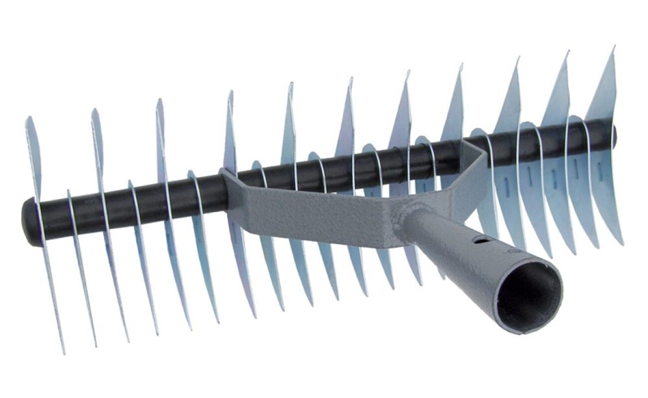 Double-sided aeration rake