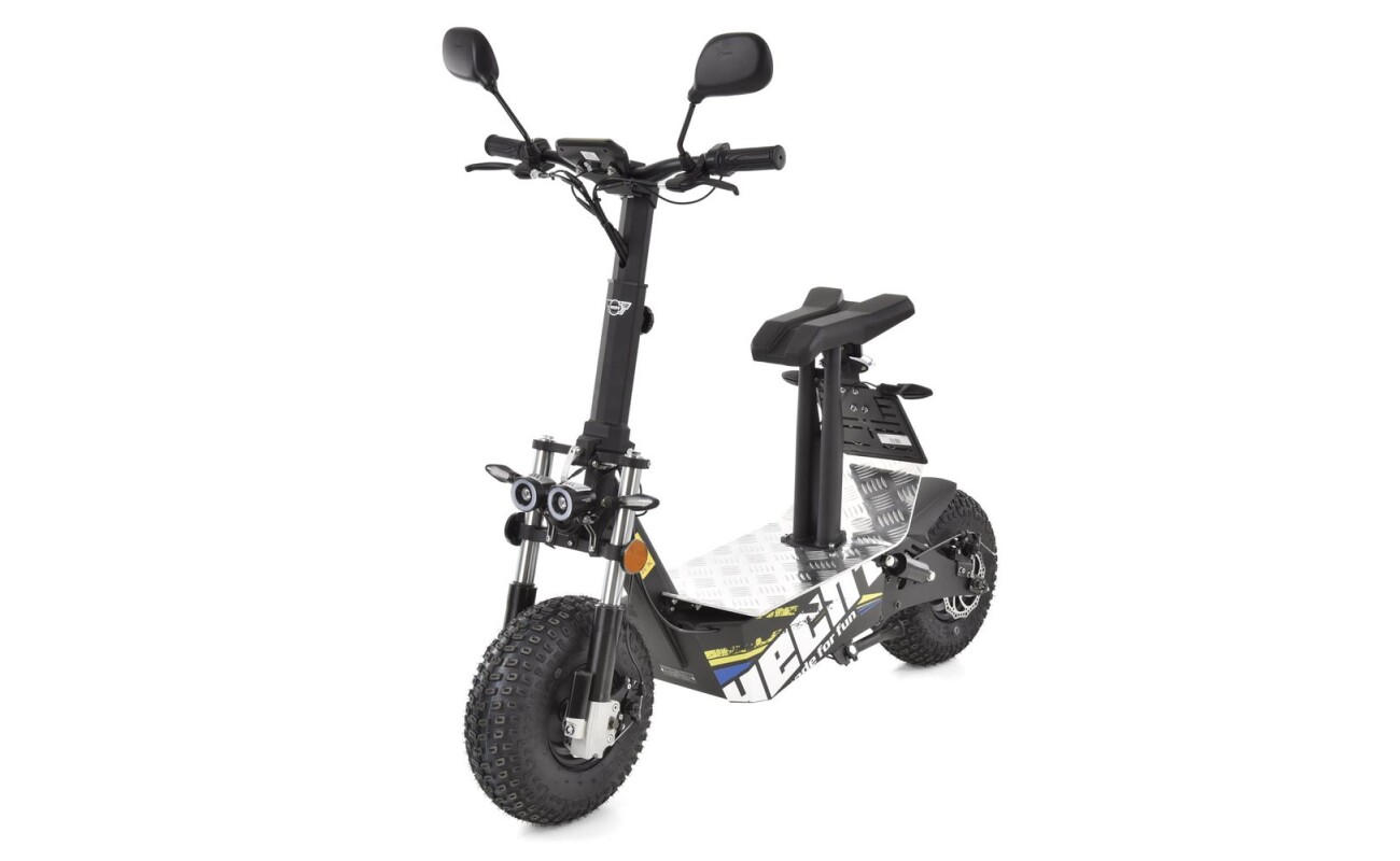 Electric scooter with homologation for operation on roads. Engine 3000 W. Max speed 45 km / h