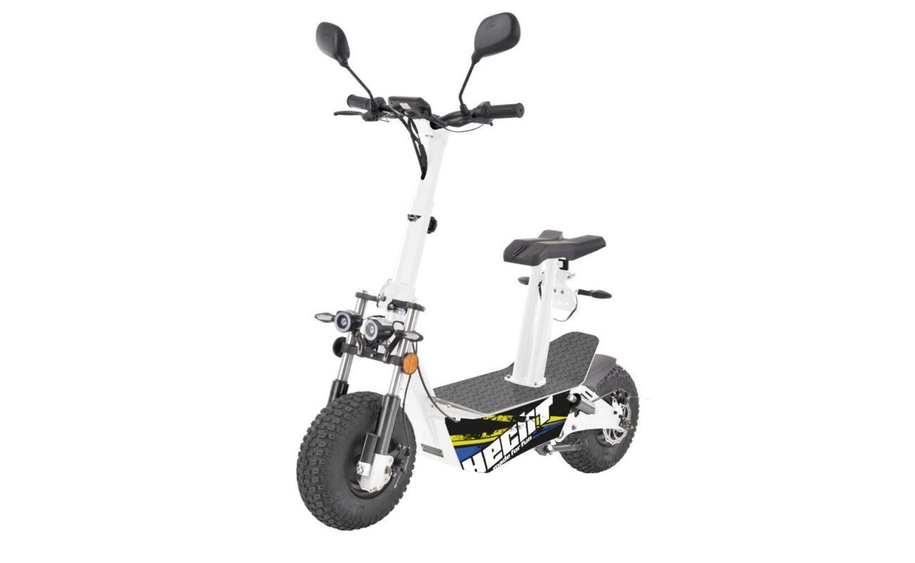 Electric scooter with homologation for operation on roads. Engine 3000 W. Max speed 45 km / h