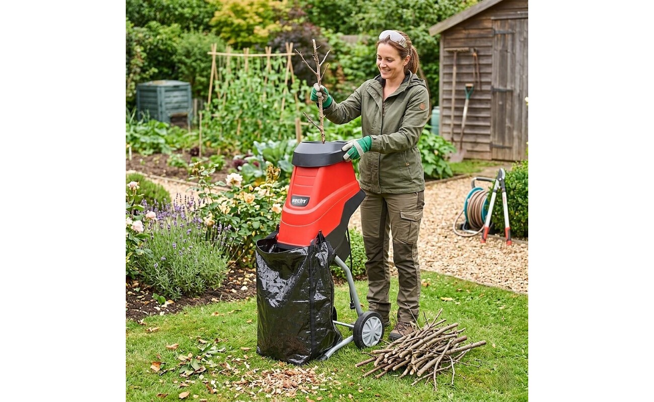 toothed roller for shredding branches up to 45 mm diameter and 60-litre collection box. Weight 25 kg.