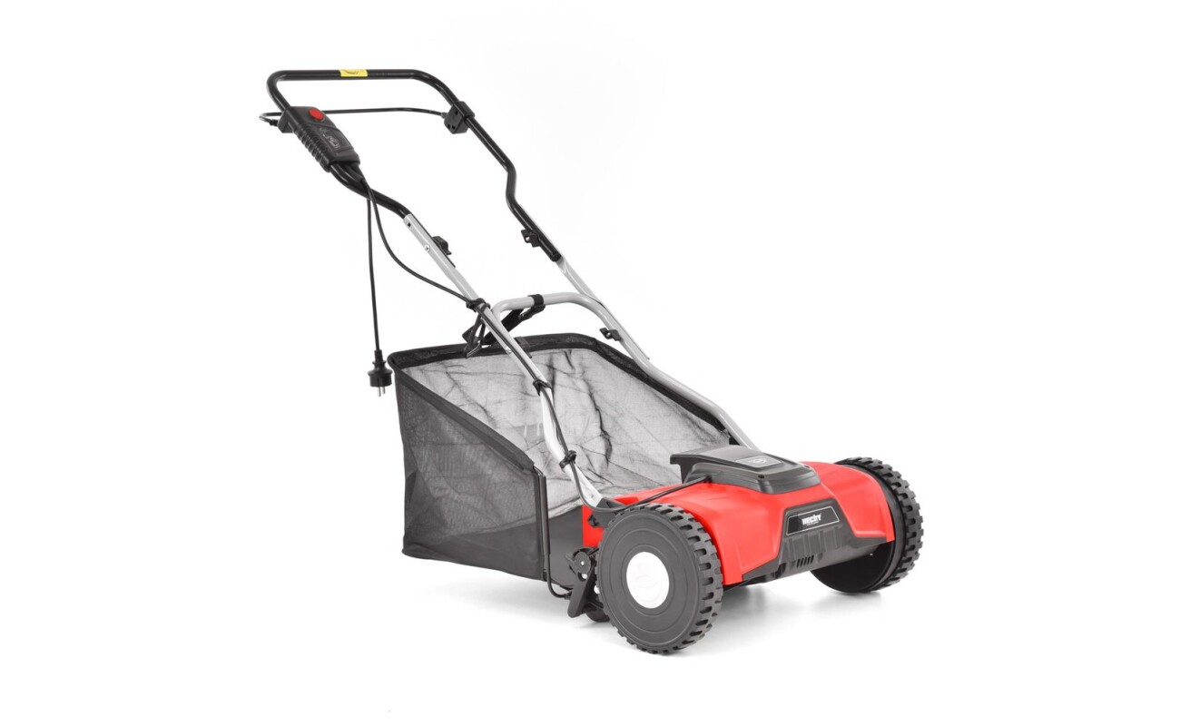 Electric lawn mower. Working width: 38 cm. Power input 400 W. Collecting box: 45 l. Blade thickness 2 mm.
