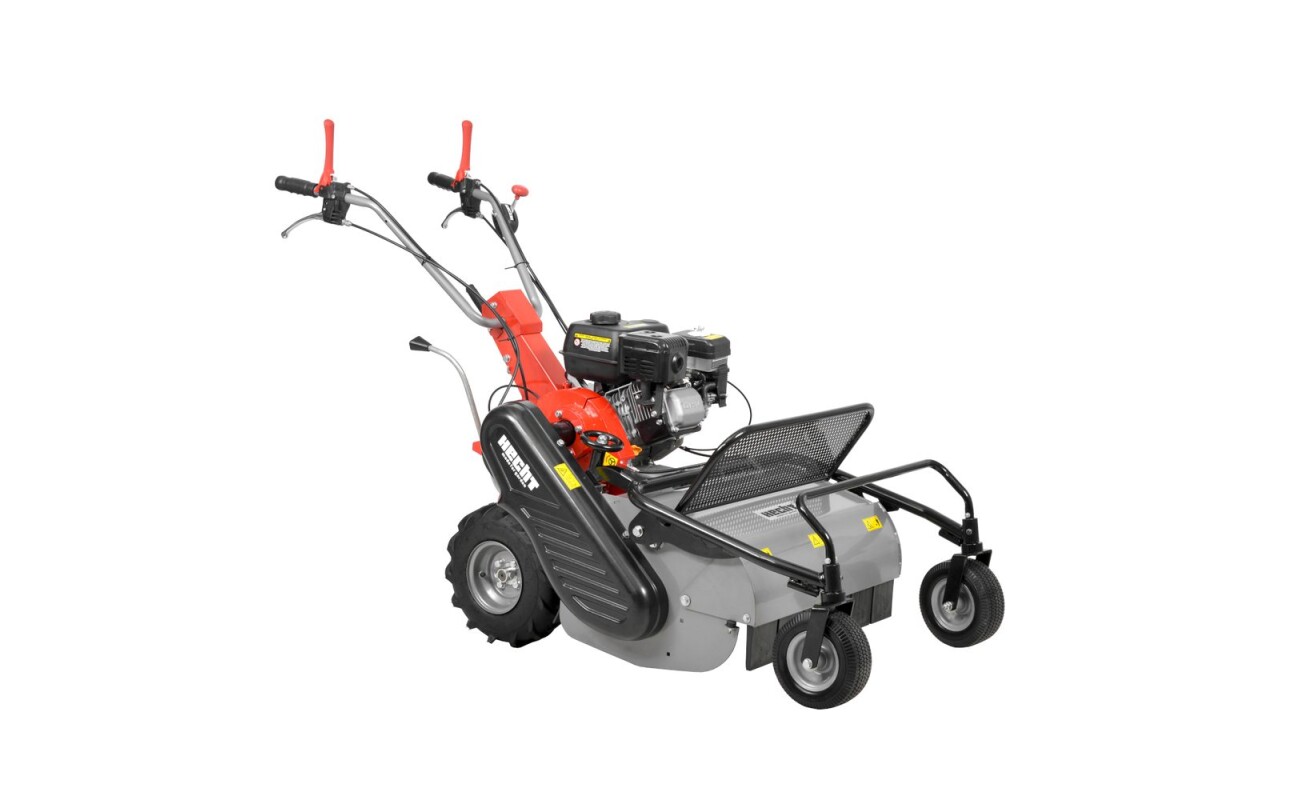 Flail mower with self propelled system. Displacement 252 ccm. Chassis steel. Working width 60 cm. Height 20-80 mm. 3 gears forward