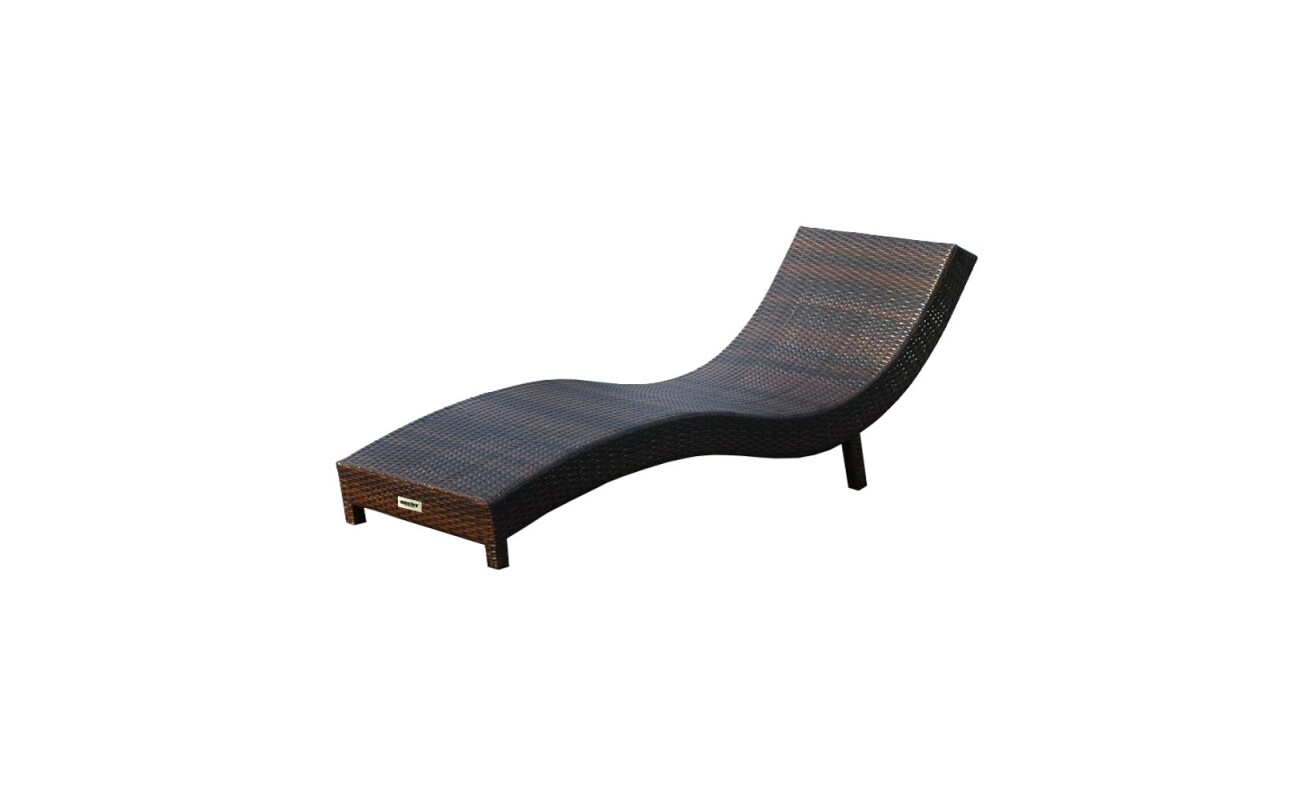 Elegant aluminum lounger with Komaxit finish and imitation rattan. Resistant to adverse weather and UV radiation