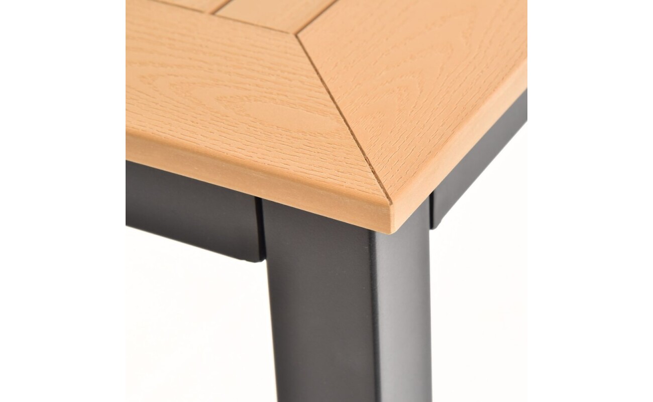 chairs and armrests made of highly resistant polypropylene. Suitable for exteriors and interiors. Suitable for wet environments. W 120 x D 80 x H 73 cm.