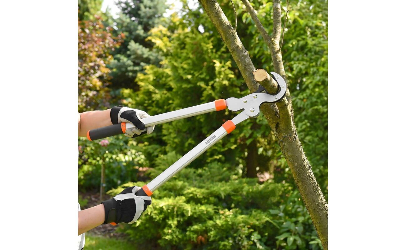 which enable easy and precise cutting of branches. Thanks to sharp SK5 steel blades and long handles