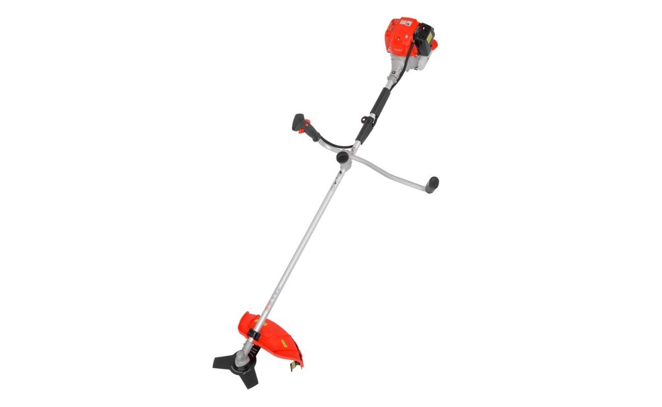 Petrol powered brushcutter equipped with metal blade/string head