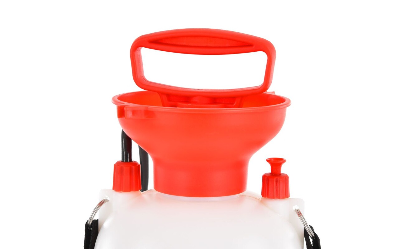maximum pressure 3 bar. Nozzle is adjustable.