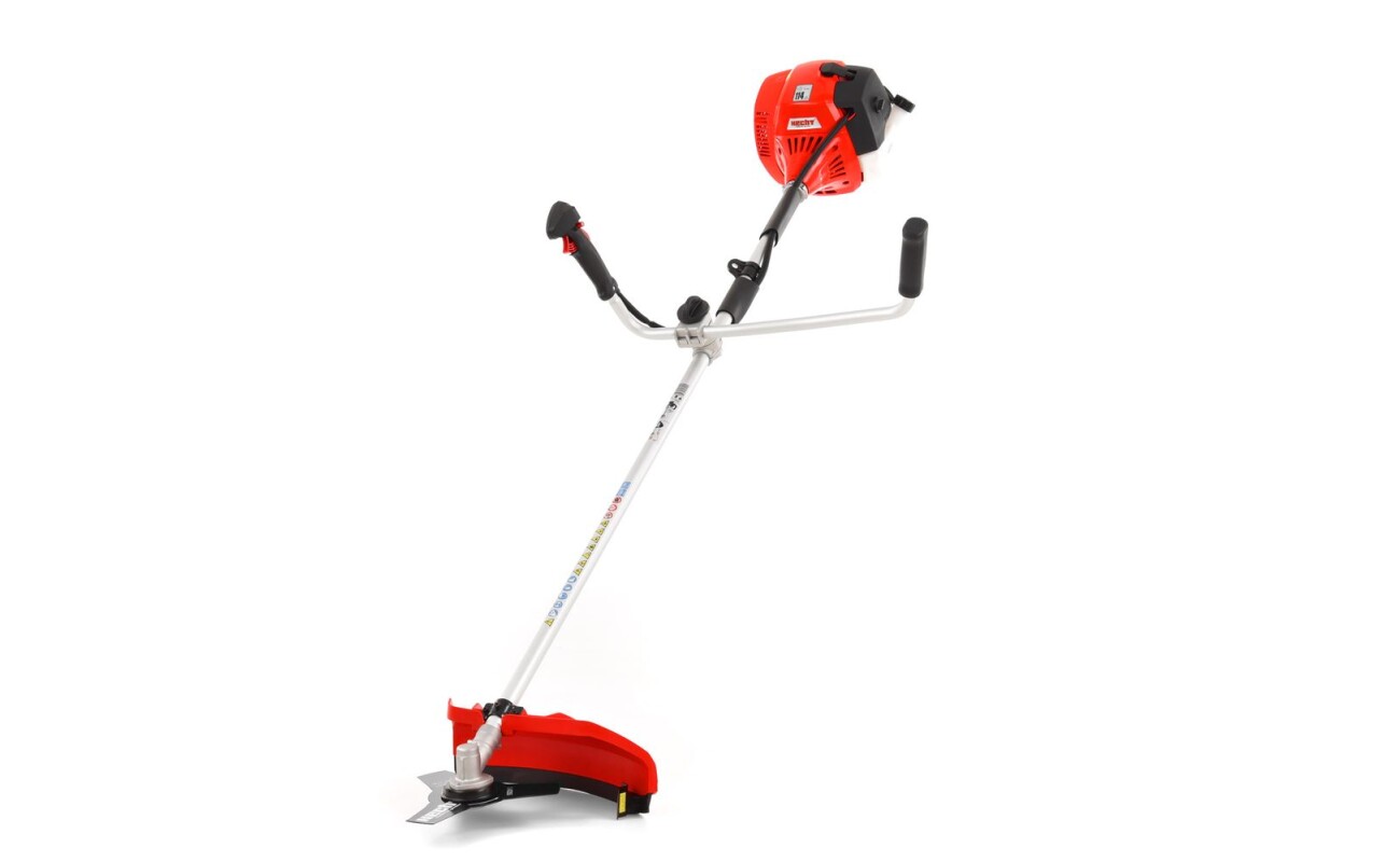 Petrol powered brushcutter equipped with metal blade/string head.&nbsp;Powered by 2&nbsp;stroke 43 cm3&nbsp;engine. Package also contains a&nbsp;strap