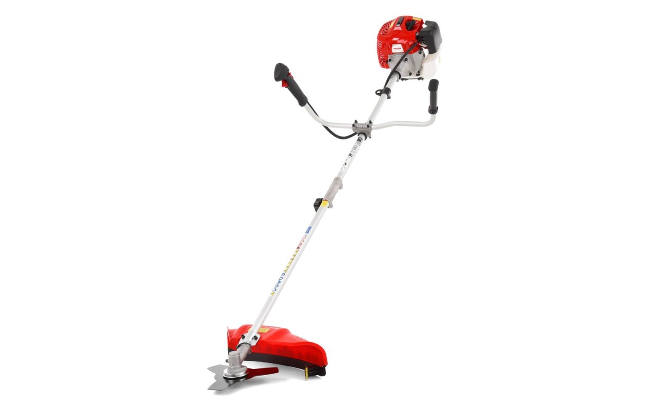 Petrol powered brushcutter equipped with metal blade/string head.&nbsp;Powered by 2&nbsp;stroke 52 cm3&nbsp;engine. Cutting width 43 cm. Package also contains a&nbsp;strap