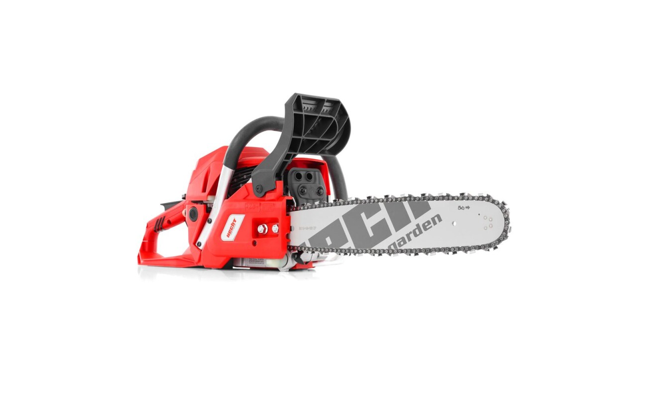 Chainsaw with 53.2 cm3 engine. Engine power 2