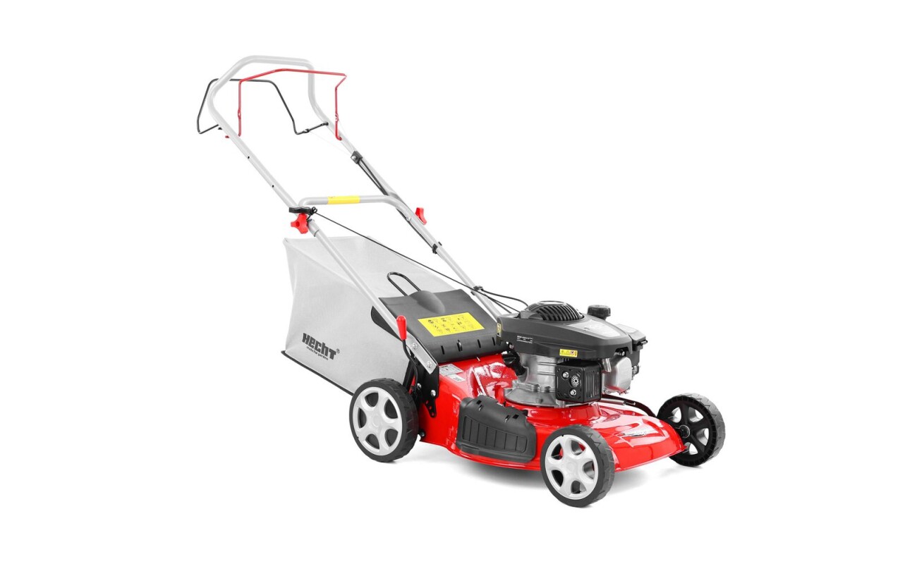 Powered lawn mower with travel ● Working width: 46 cm ● Engine capacity: 161 cm3 ● Max. torque 3.9 Nm ● Basket capacity 55 l ● Max. recommended area: 1000 m2.