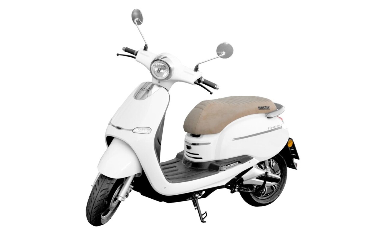 Engine 3000W. Max. speed 45 km/h. Set of 72 V / 20 Ah batteries. Range up to 60 km.