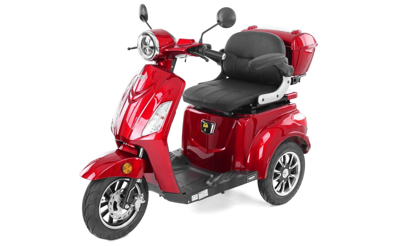Three-wheeled electric scooter for seniors and people with reduced mobility with a range of up to 40 km