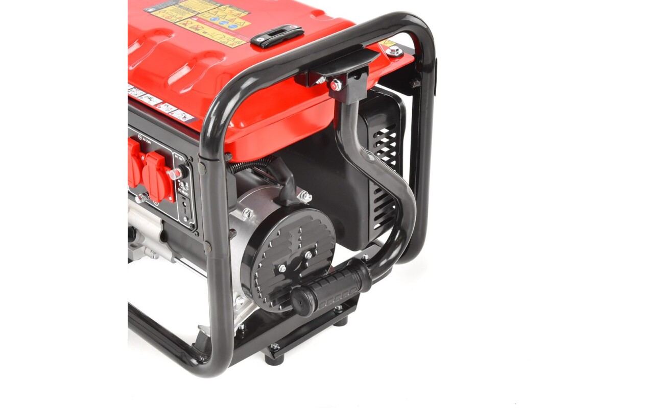 powered by a four-stroke engine with a capacity of 208 cm3.