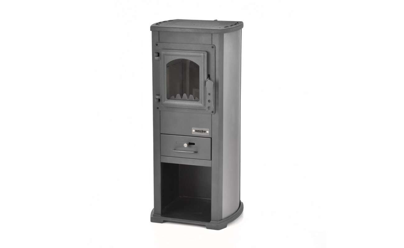 Steel stove with glass door. Power 5 - 7 kW. Fireclay lined fireplace